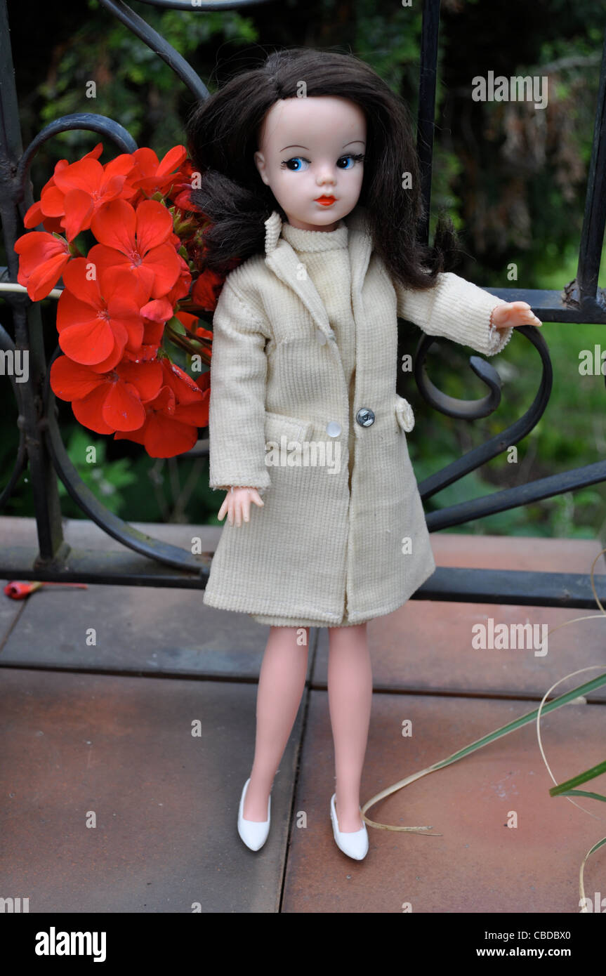 Vintage sidepart Sindy doll by Pedigree, England, made in Vintage sidepart Sindy doll by Pedigree, England, made in