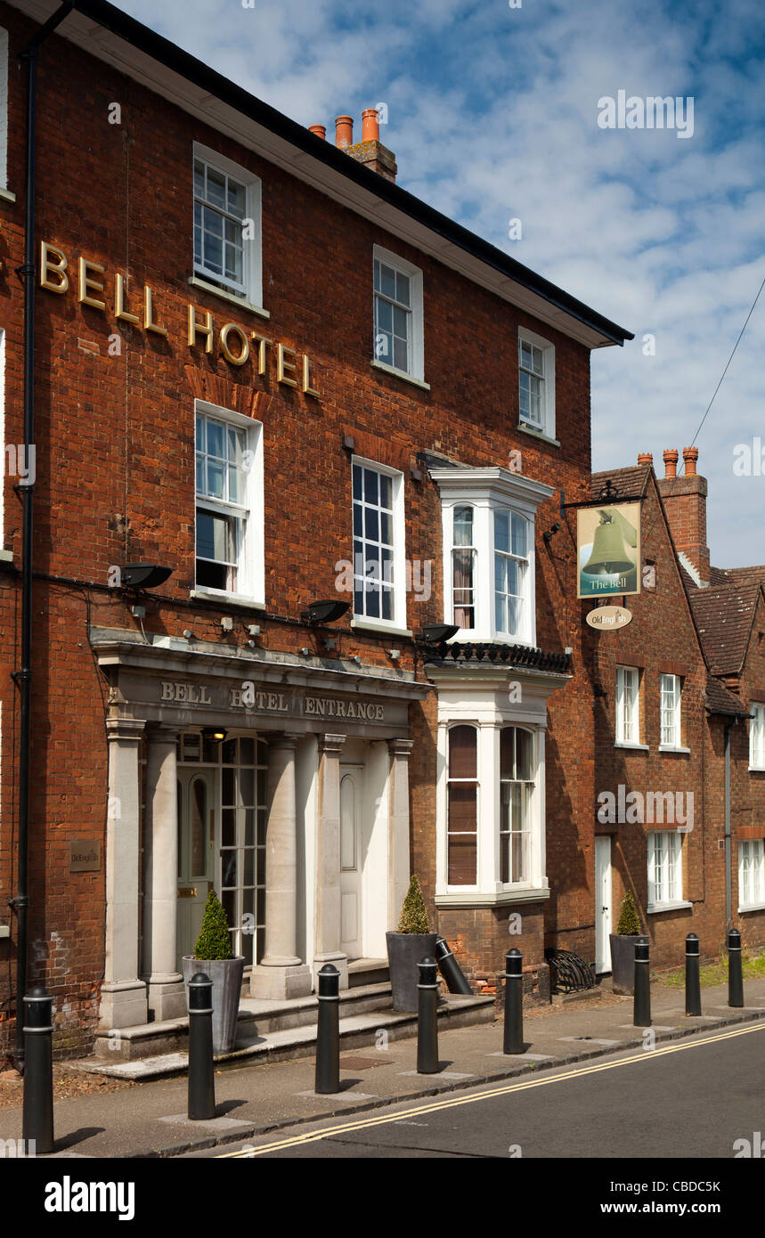 UK, England, Bedfordshire, Woburn, Bedford Street, entrance to Bell Hotel Stock Photo