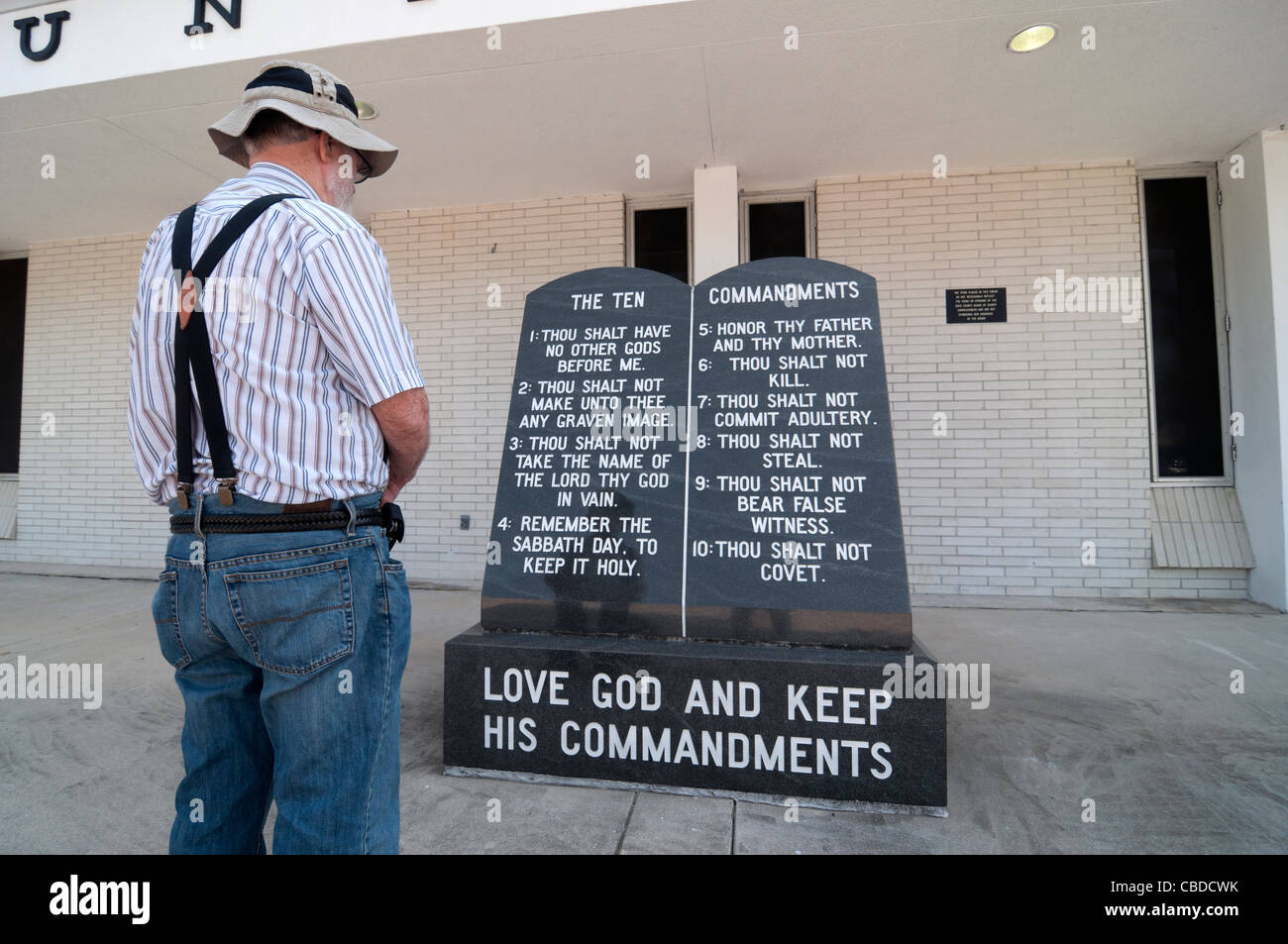 Controversial 10 Commandments monument on steps of Dixie County Courthouse in Cross City Florida Stock Photo