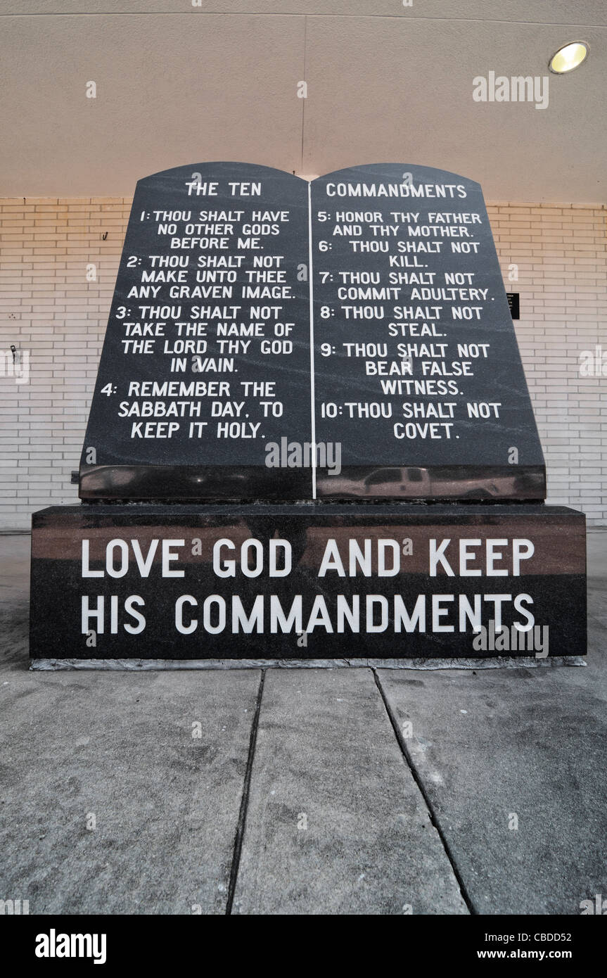 Controversial 10 Commandments monument on steps of Dixie County Courthouse in Cross City Florida Stock Photo