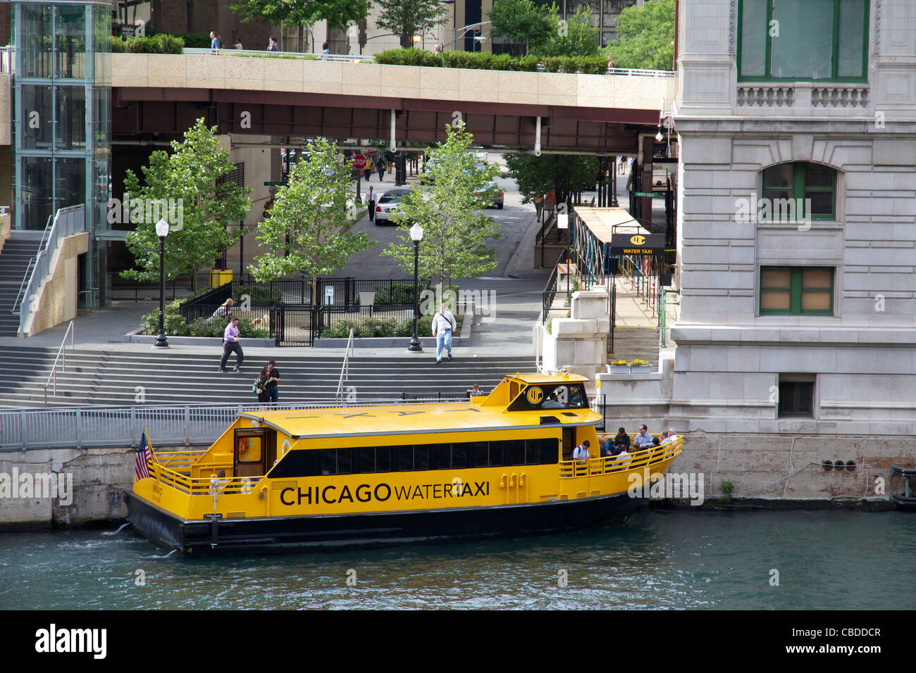Chicago water taxi on the Chicago River Stock Photo Alamy