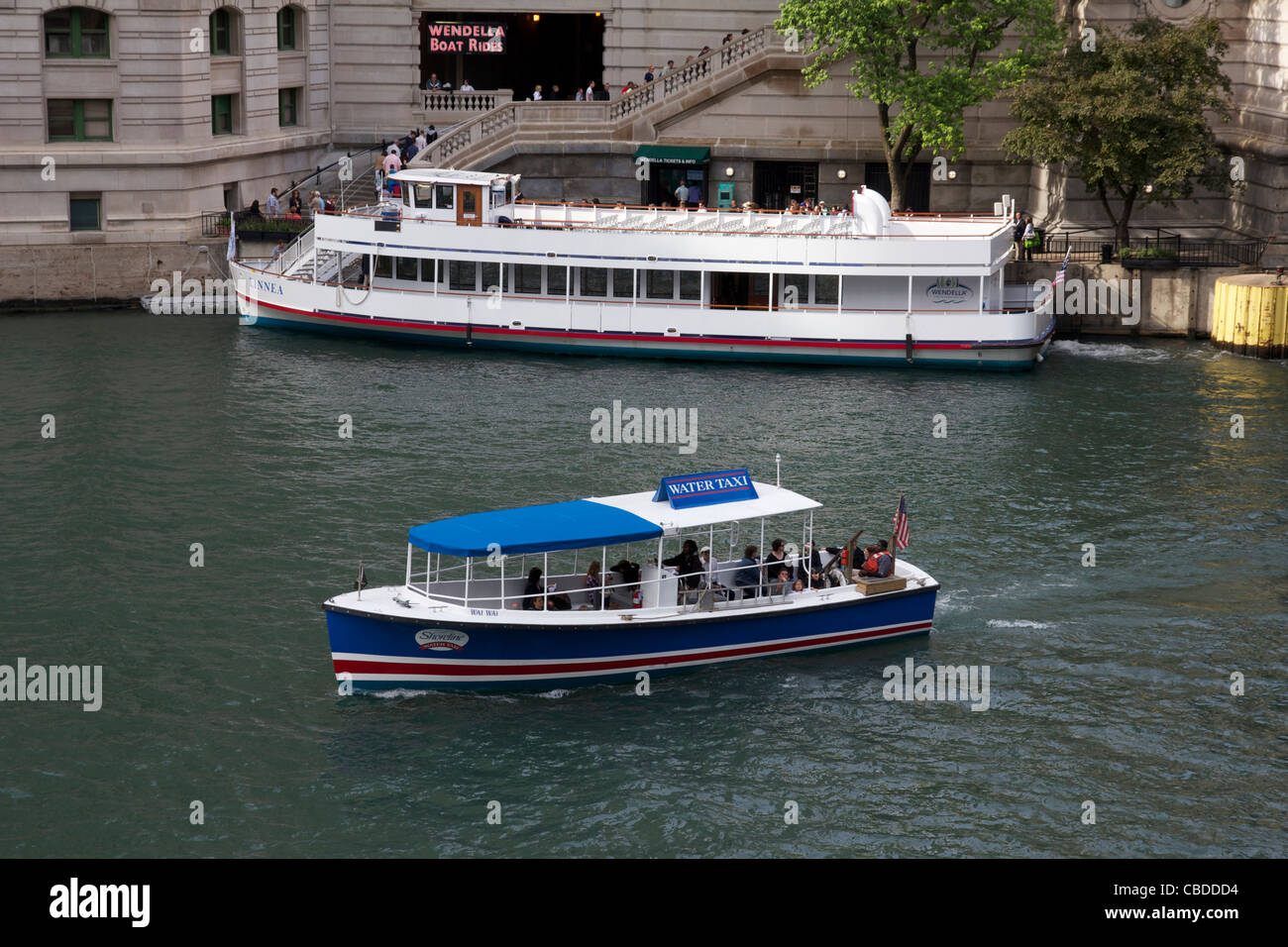 Shoreline water taxi on the Chicago River Stock Photo - Alamy