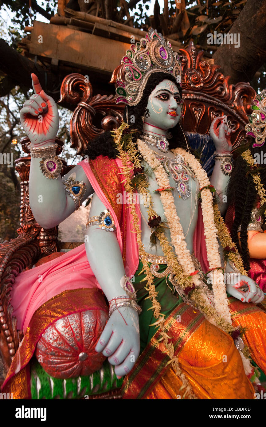 India, West Bengal, Kolkata, Babu Ghat, colourful figure of Krishna at roadside shrine Stock Photo