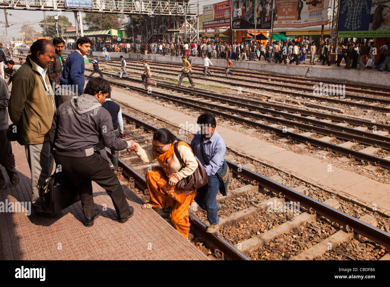 India, West Bengal, Kolkata, Dum Dum Railway Station, passengers crossing tracks to change platform Stock Photo