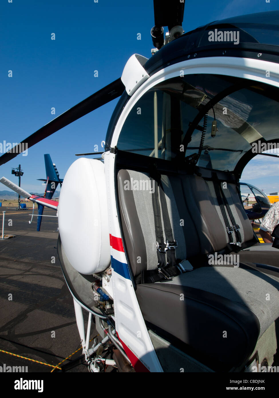 Two seater helicopter hi-res stock photography and images - Alamy