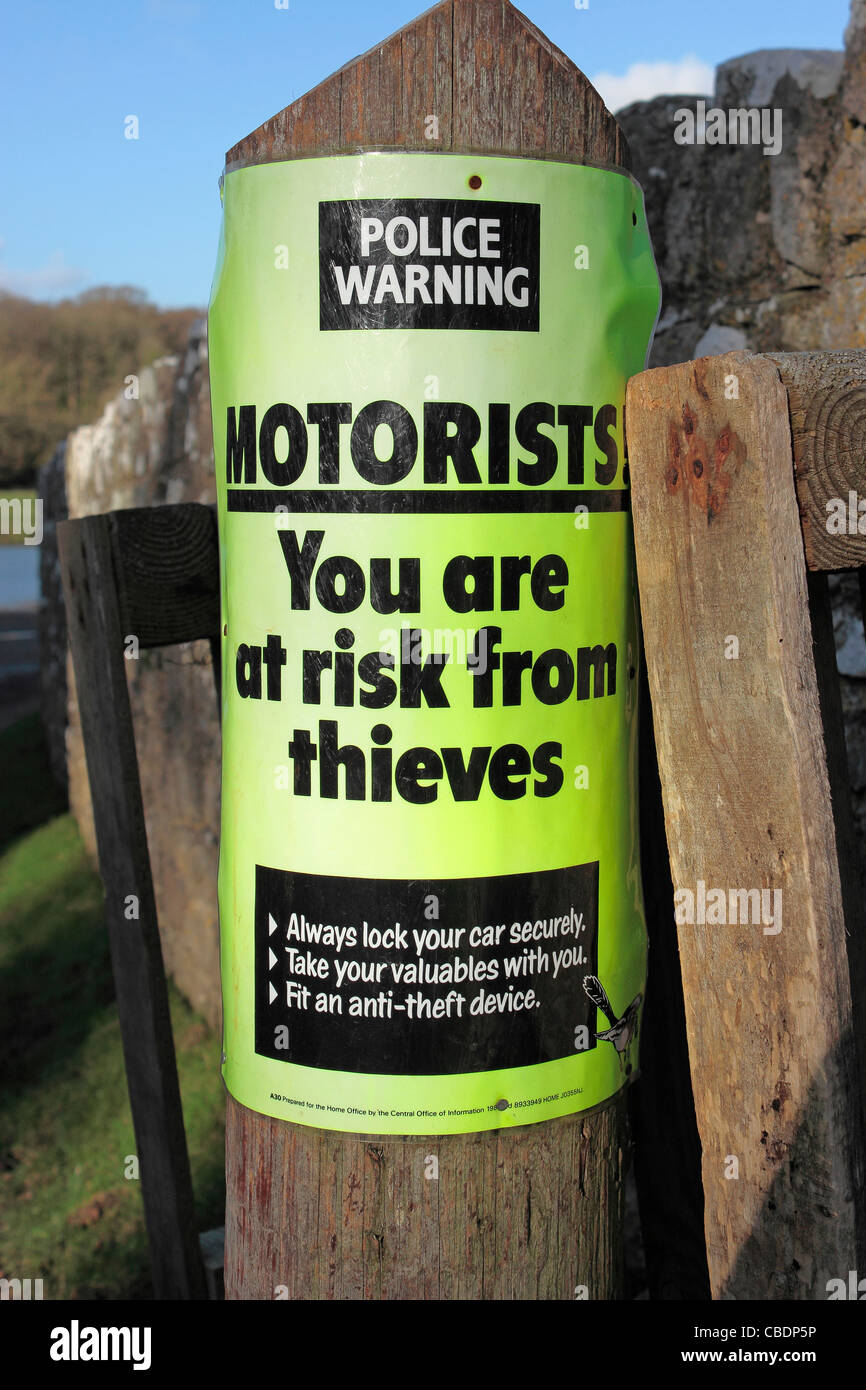 Police Warning Notice - Motorists You are at risk from thieves Stock Photo