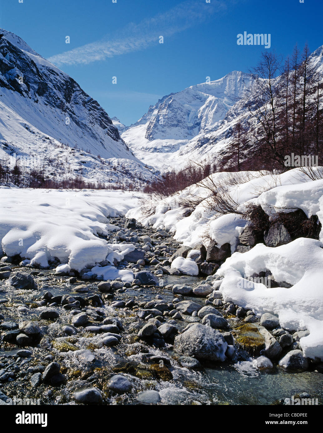 Snow covered river white stones hi-res stock photography and images - Alamy