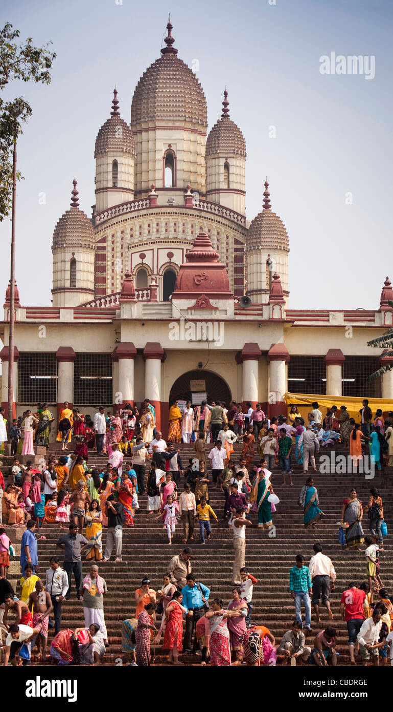 India, West Bengal, Kolkata, Dakshineswar Kali Temple devotees on River Hooghly ghat Stock Photo