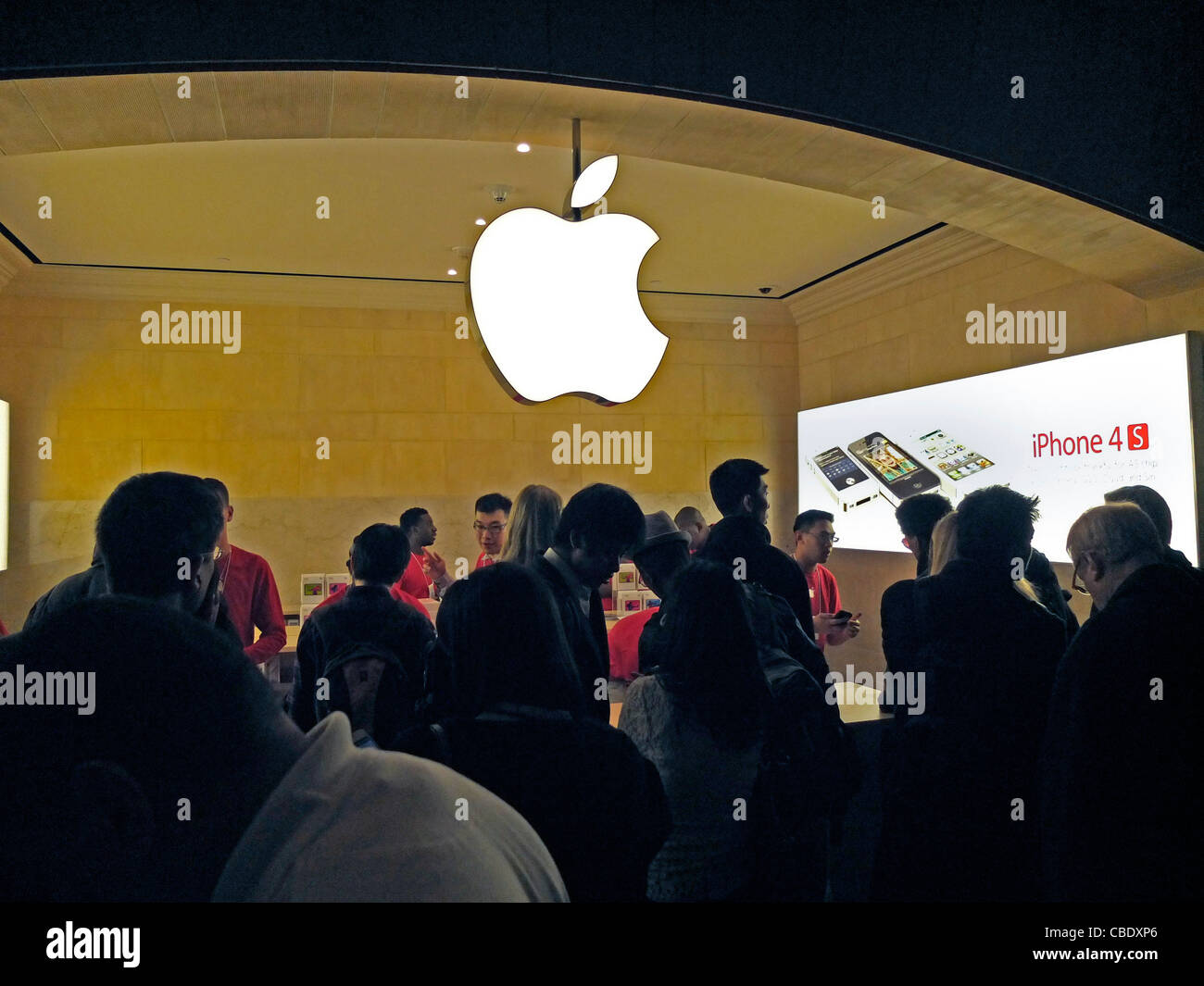 Apple Store in Grand Central Station Stock Photo Alamy