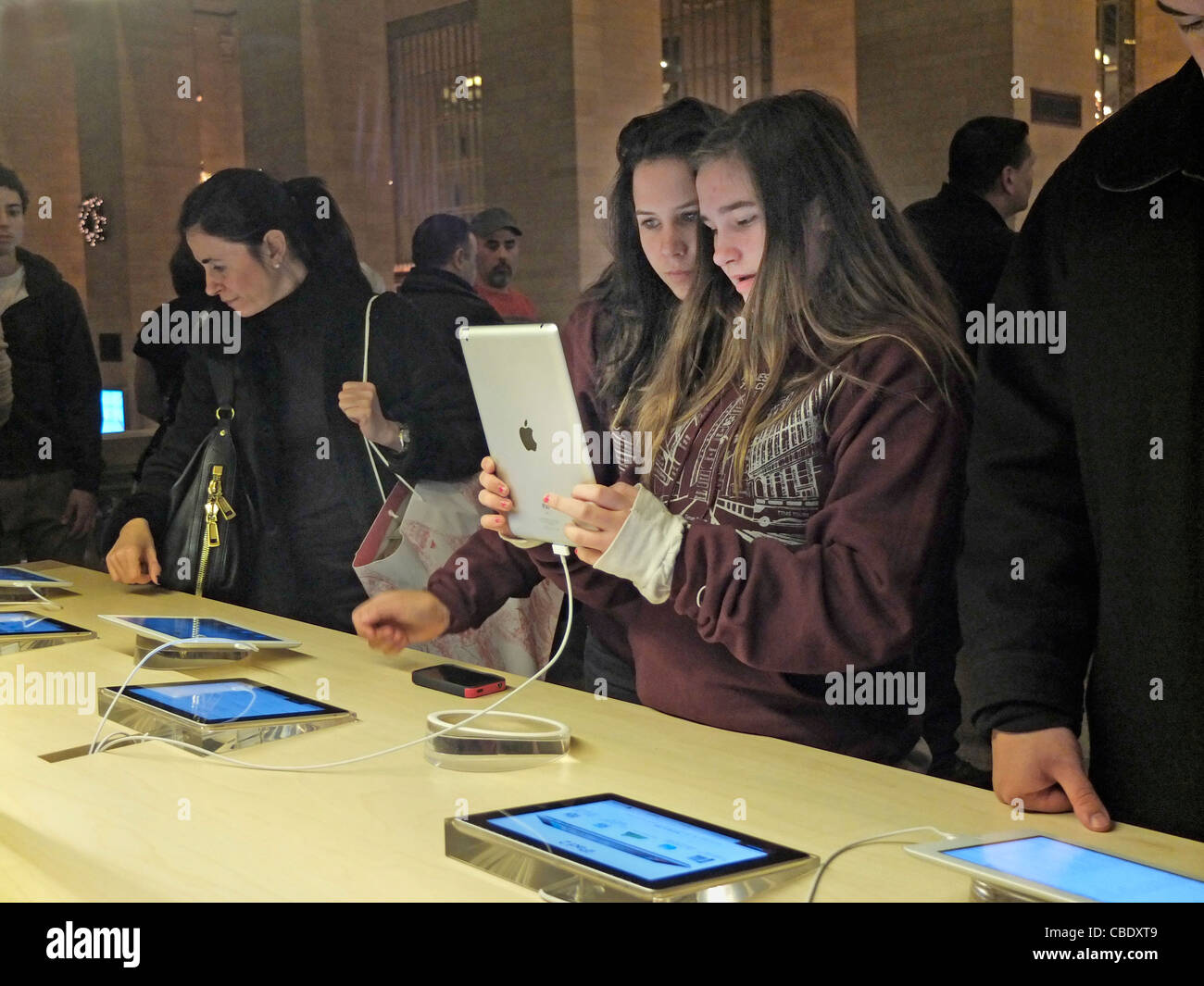 Apple Store in Grand Central Station Stock Photo Alamy
