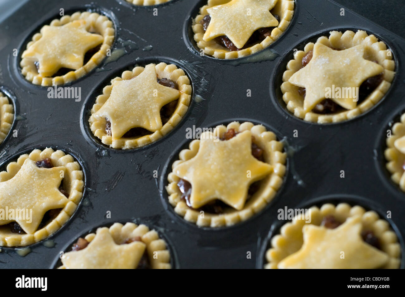 A batch of homemade mince pies ready for baking in an oven Stock Photo ...