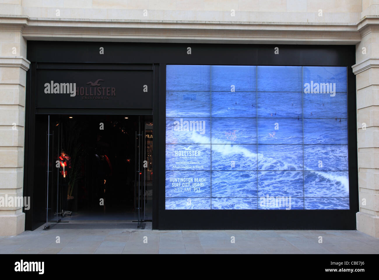 Hollister store hi-res stock photography and images - Alamy