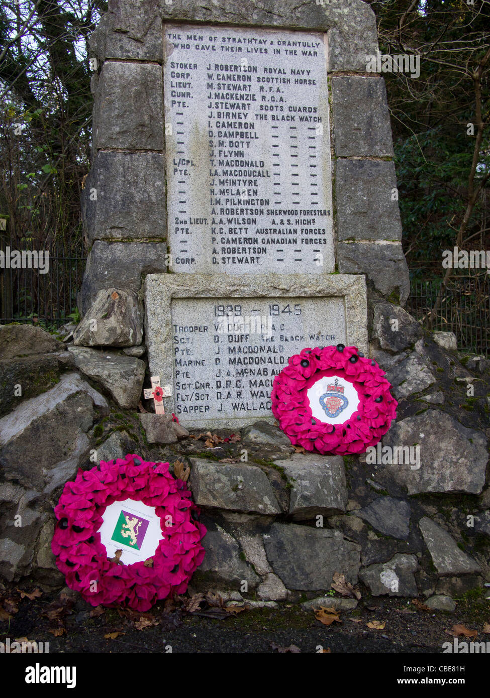 War Memorial and Poppies, Strathtay, Scotland Stock Photo