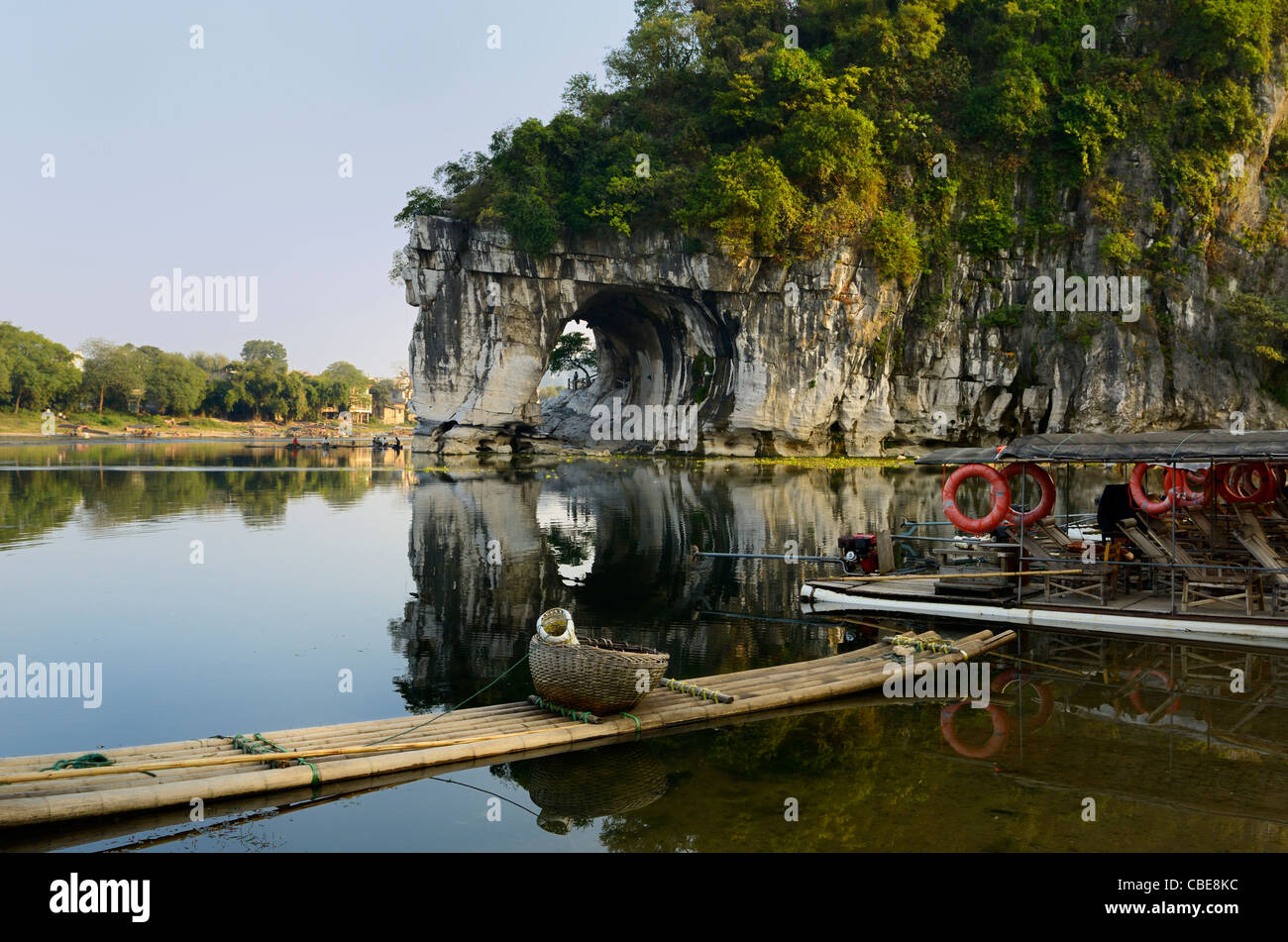 Bamboo raft on Li river with Water Moon Cave of Elephant Trunk Hill Park at Guilin China Stock Photo
