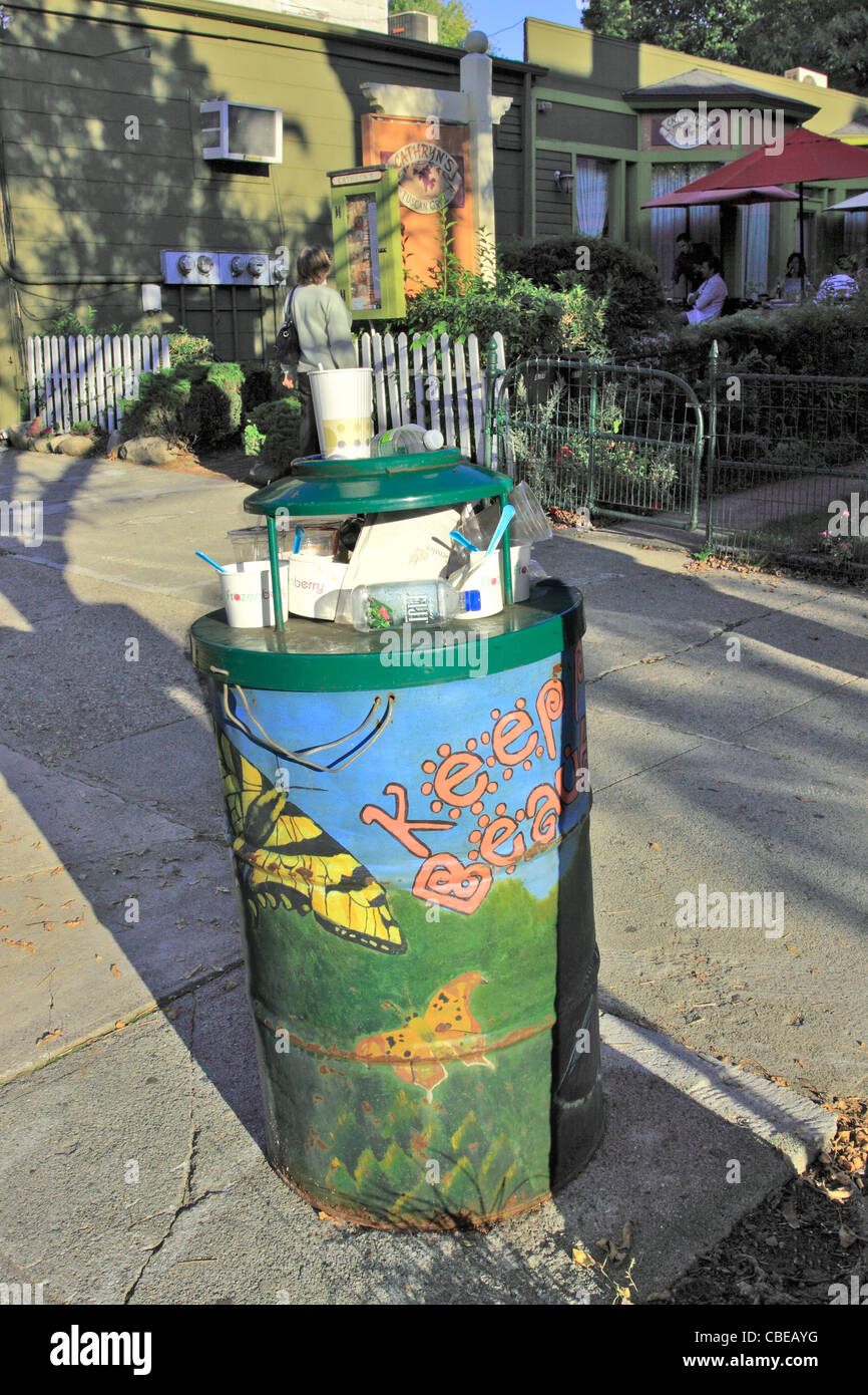 Full trash can hires stock photography and images Alamy