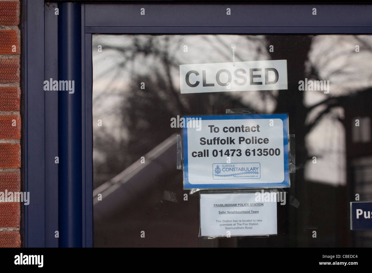 Closed Sign On A Rural Police Station Front Door Stock Photo