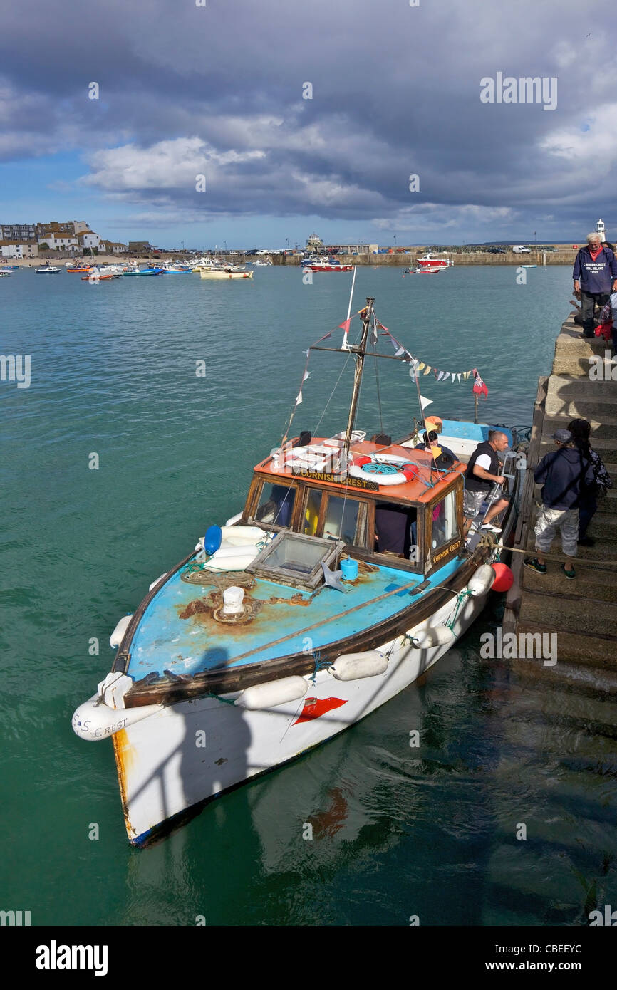 Tourists leaving summer boat trip in old harbour, St Ives, Cornwall, Southwest, England, UK, United Kingdom, GB, Great Britain, Stock Photo
