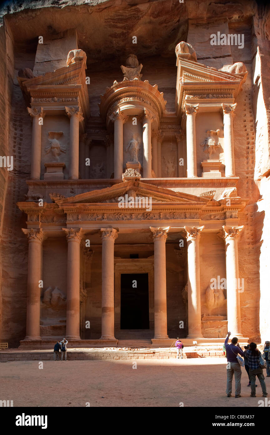 The Treasury at Petra, Jordan - scene of Indiana and The Last Crusade Stock Photo - Alamy