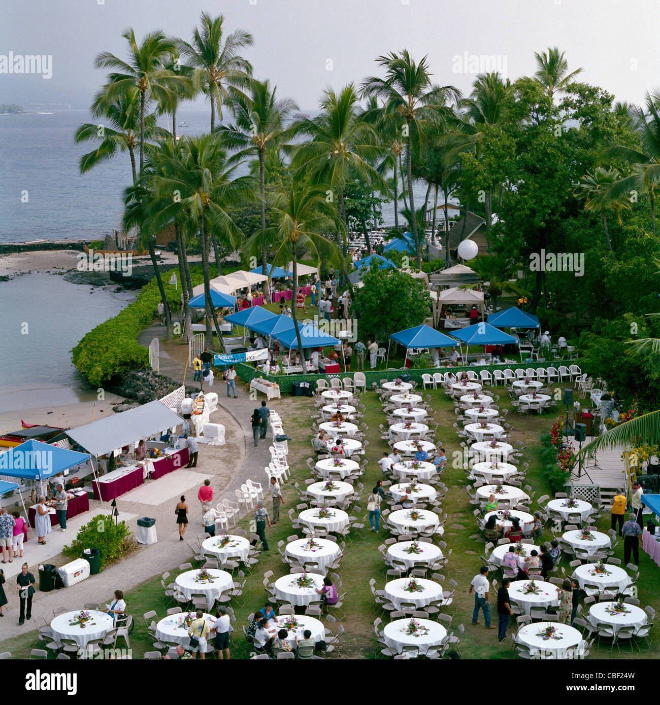Round tables food feast hires stock photography and images Alamy