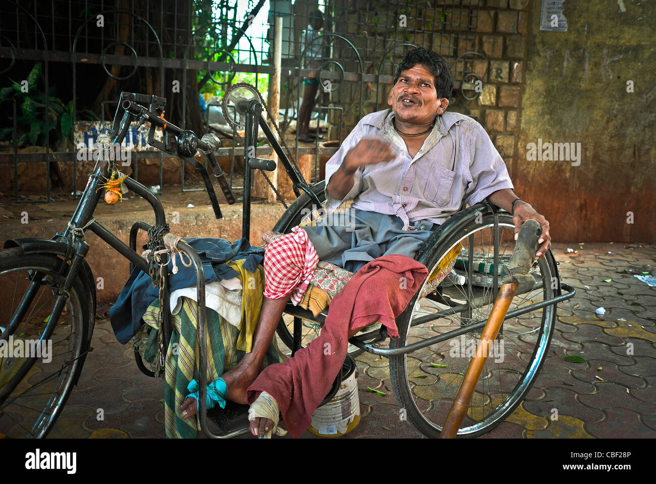 BOMBAY Mumbai Indian Glance, Handicapped Mumbai Stock Photo - Alamy