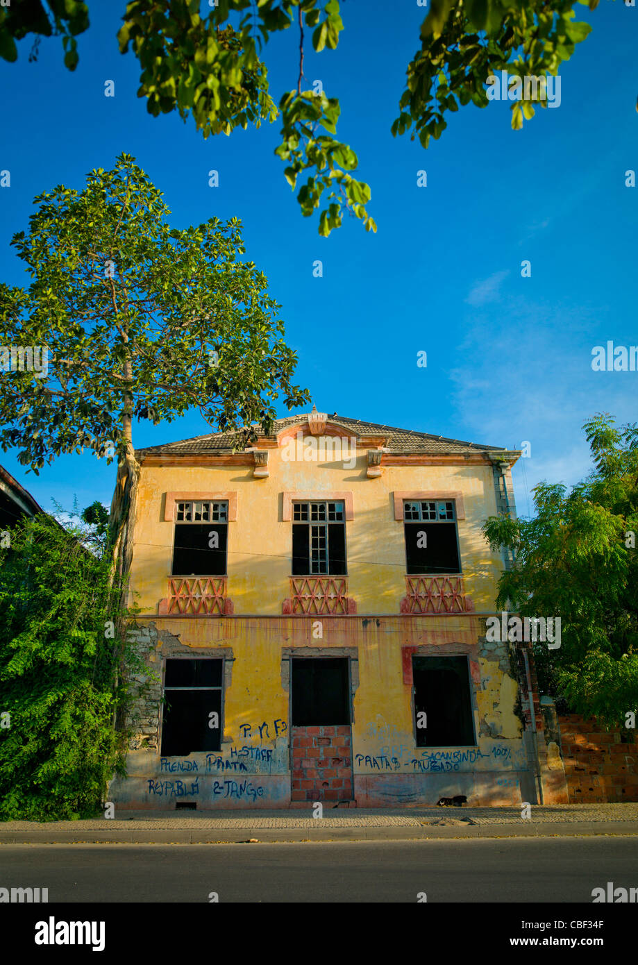 Old Portuguese Colonial House In Ruins In Lobito, Angola Stock Photo