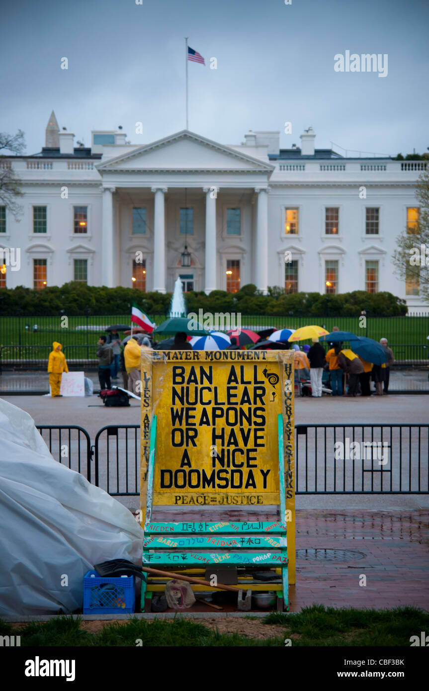 Nuclear weapons protest in front of the White House Stock Photo