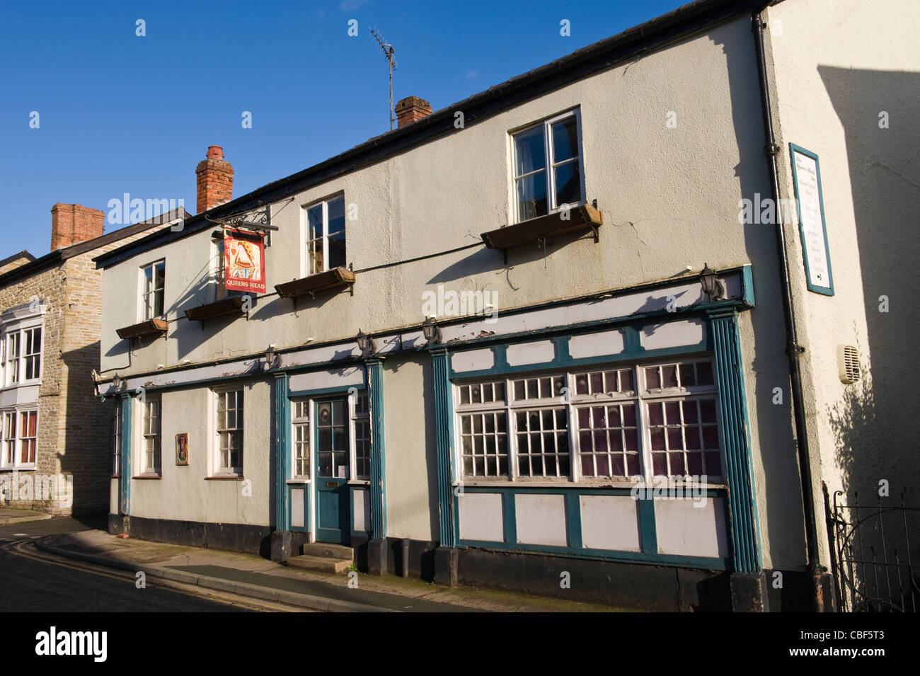 Exterior Queens Head pub in Kington Herefordshire England UK Stock Photo Alamy