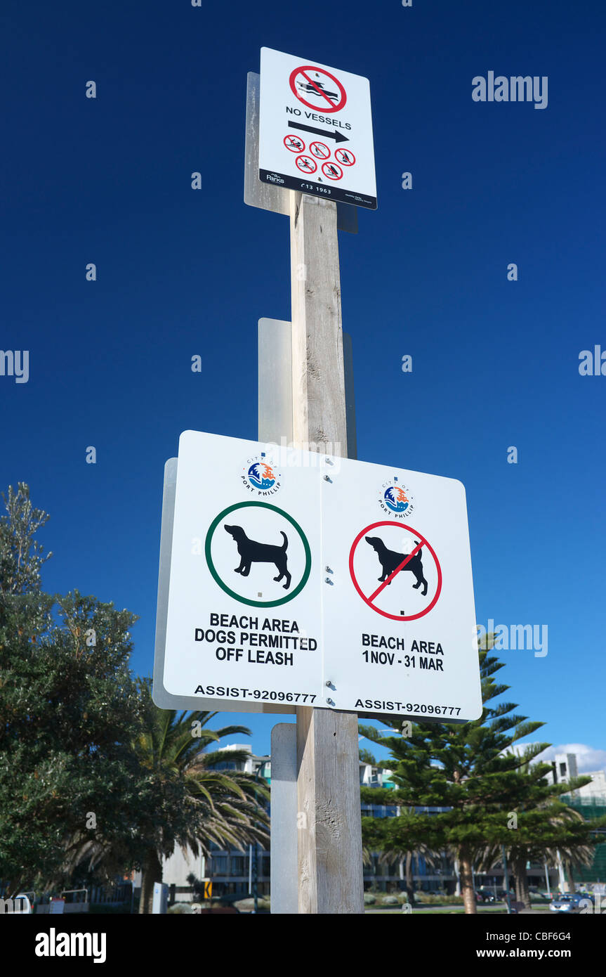 Dogs not allowed on the beach sign during 1st November to 31st March