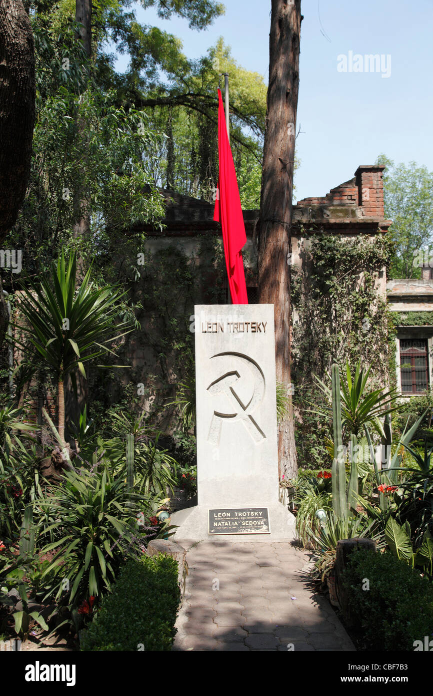 Tomb of Leon Trotsky and Natalia Sedova, Museo Casa de Leon Trotsky, Leon Trotsky House Museum, Coyoacan, Mexico City, Mexico Stock Photo