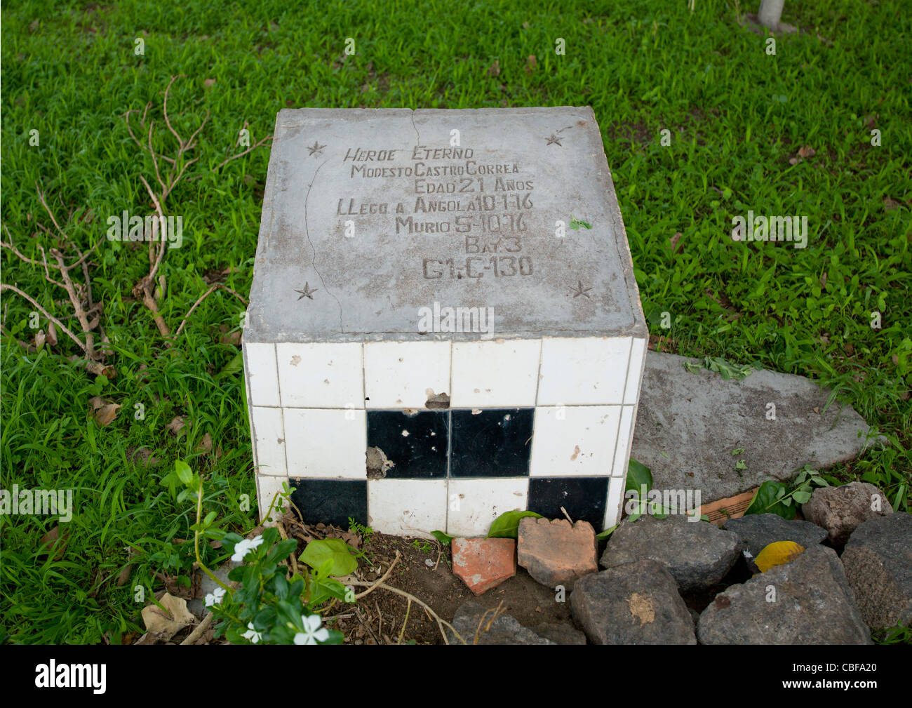 Grave Of A Cuban Soldier Killed During Civil War, Bilaiambundo, Angola Stock Photo
