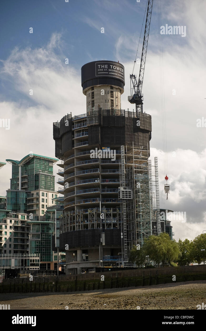 New building developments on the South Bank of the River Thames near Vauxhall, London, UK Stock Photo
