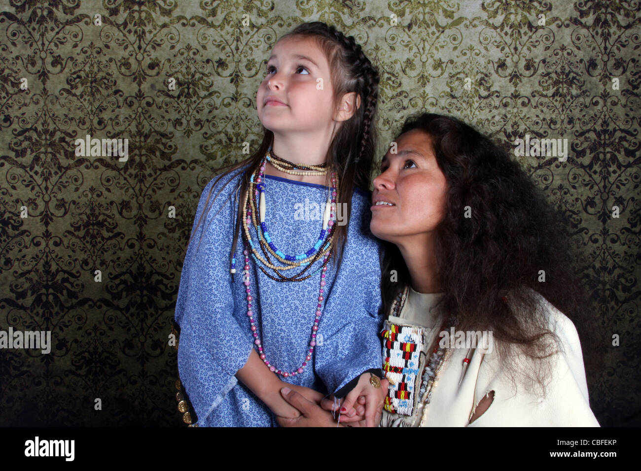 Native American Lakota Sioux Indian woman and child looking up Stock Photo