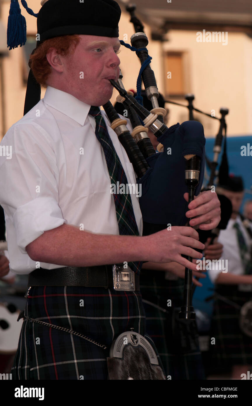 Scottish bagpipes player in Ullapool Stock Photo Alamy