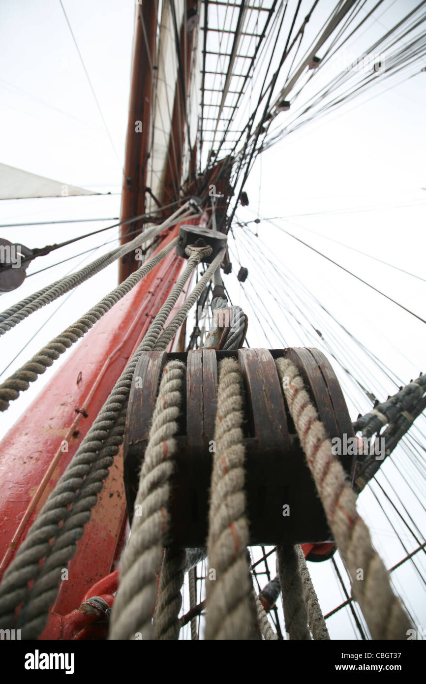 vessel equipment. Rigging. masts Stock Photo - Alamy
