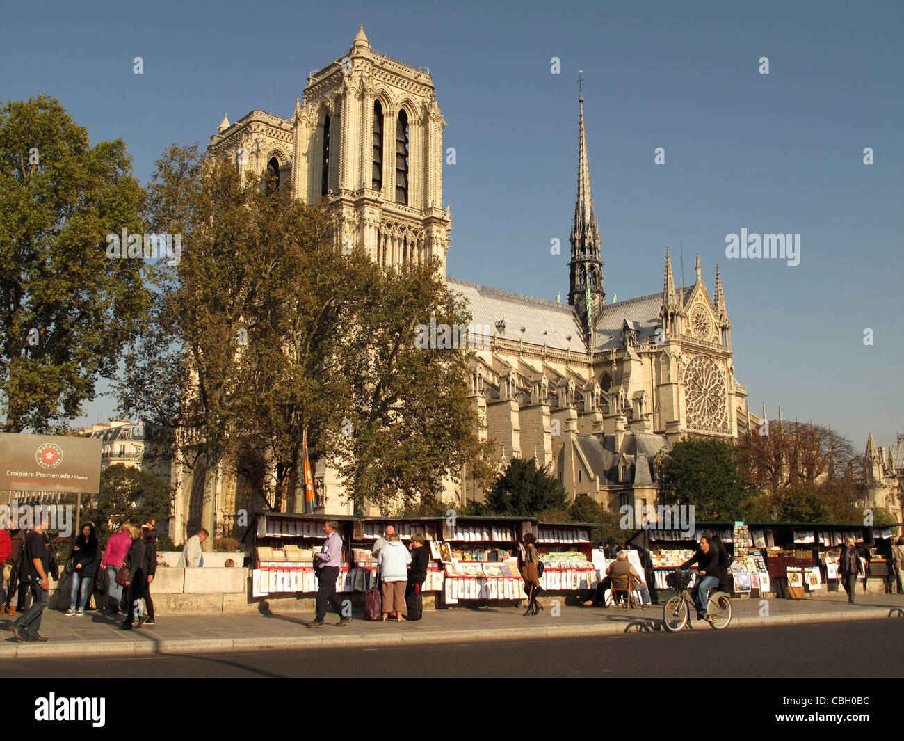 The Bouquinistes, Quai de Montebello, river Seine, Notre Dame de  Paris,Paris, France Stock Photo - Alamy