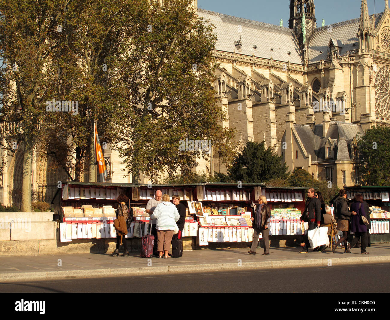 The Bouquinistes, Quai de Montebello, river Seine, Notre Dame de  Paris,Paris, France Stock Photo - Alamy