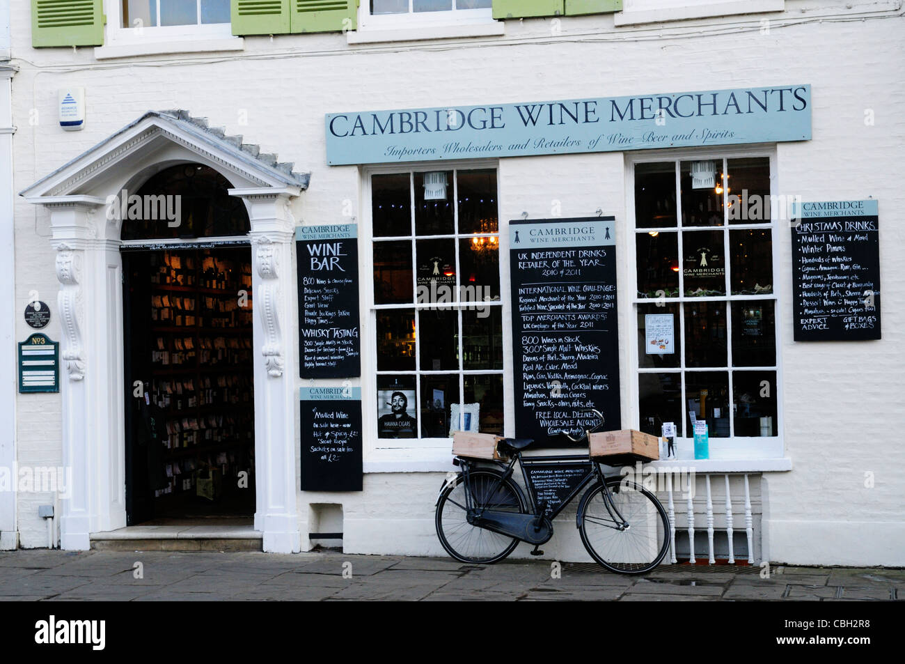 Cambridge Wine Merchants, King's Parade, Cambridge, England, UK Stock