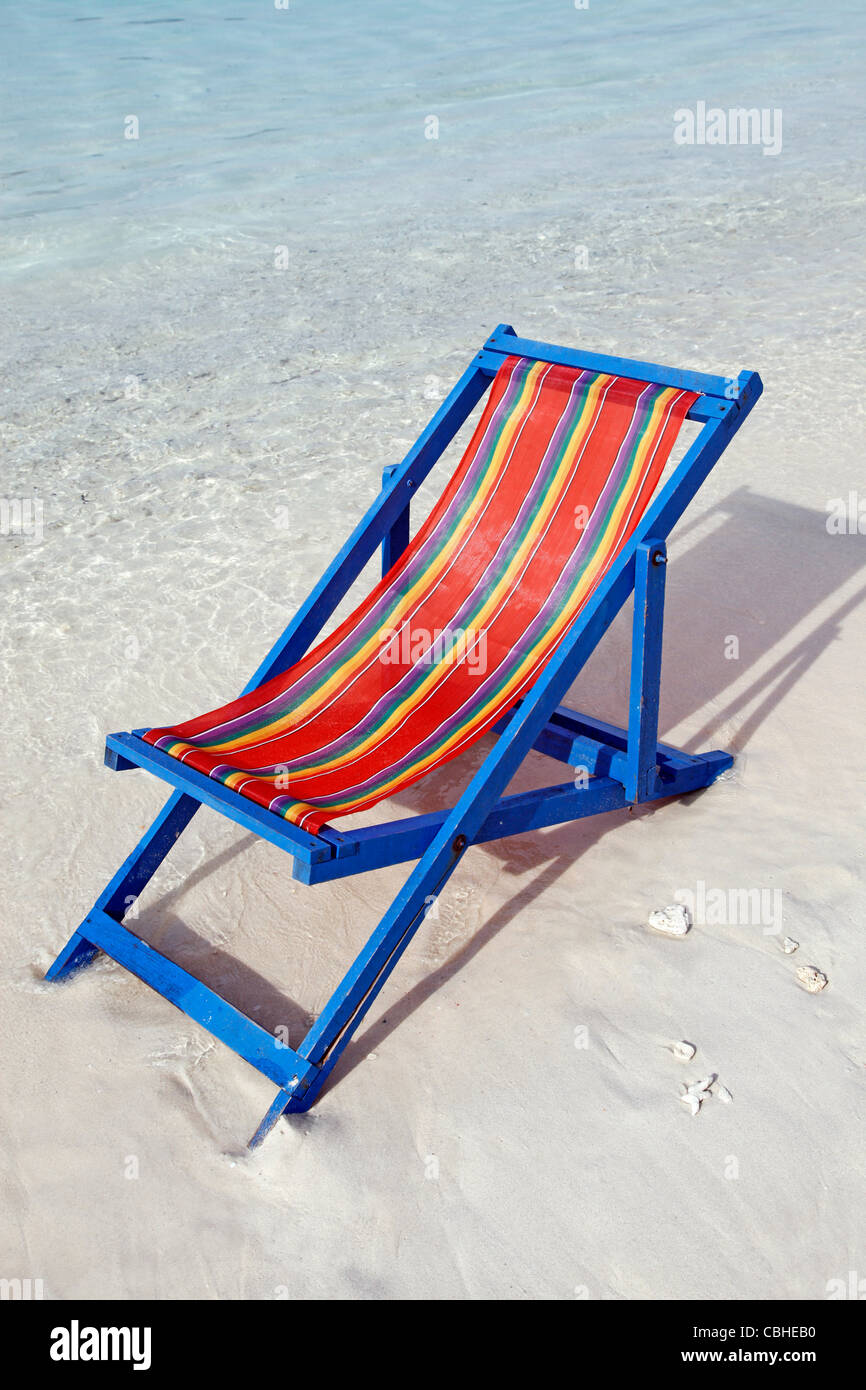 Isolated deckchairs hi-res stock photography and images - Alamy