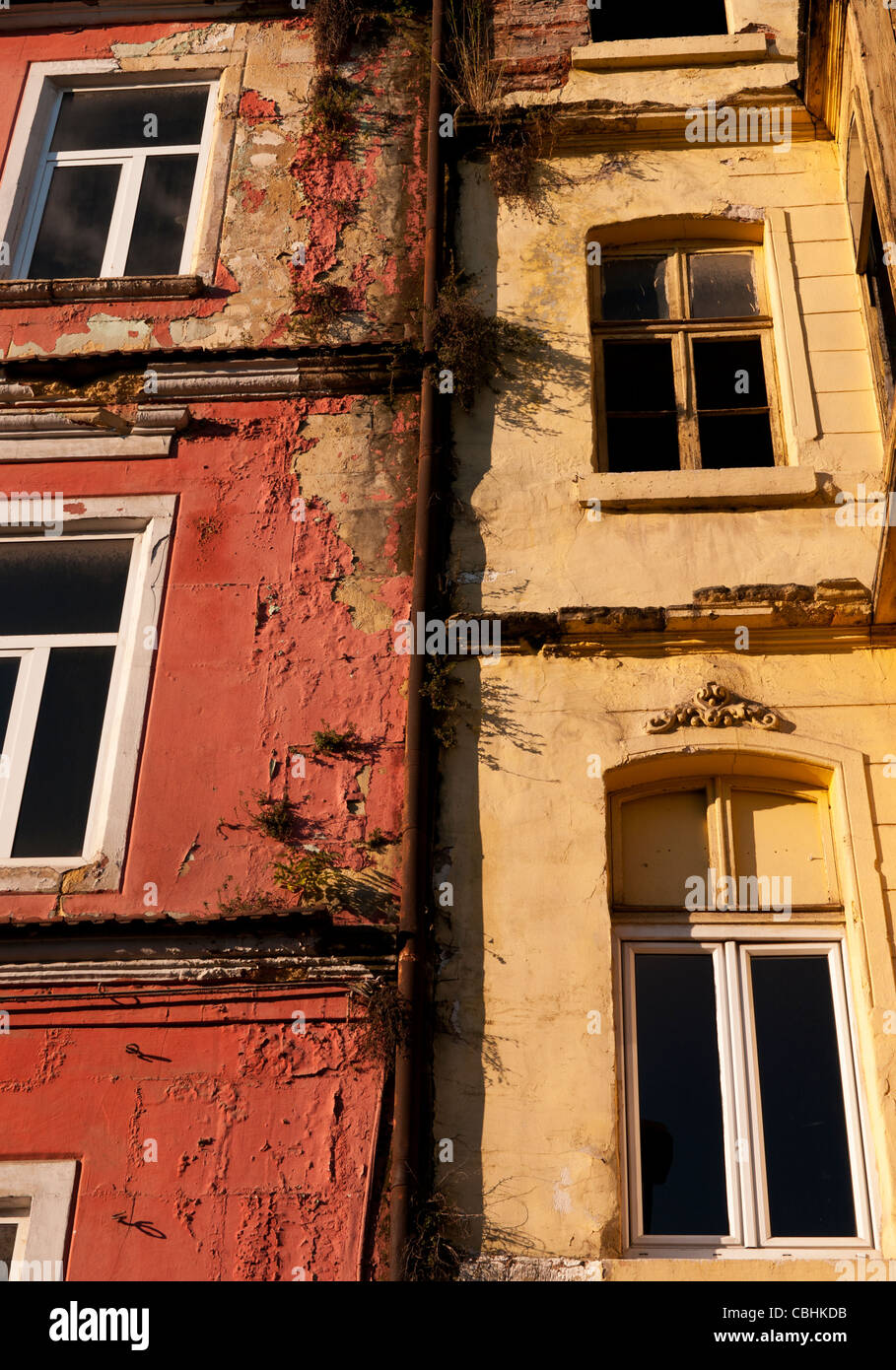 Old houses on Tomtom Kaptan Sokagi, Beyoglu, Istanbul, Turkey Stock Photo Alamy