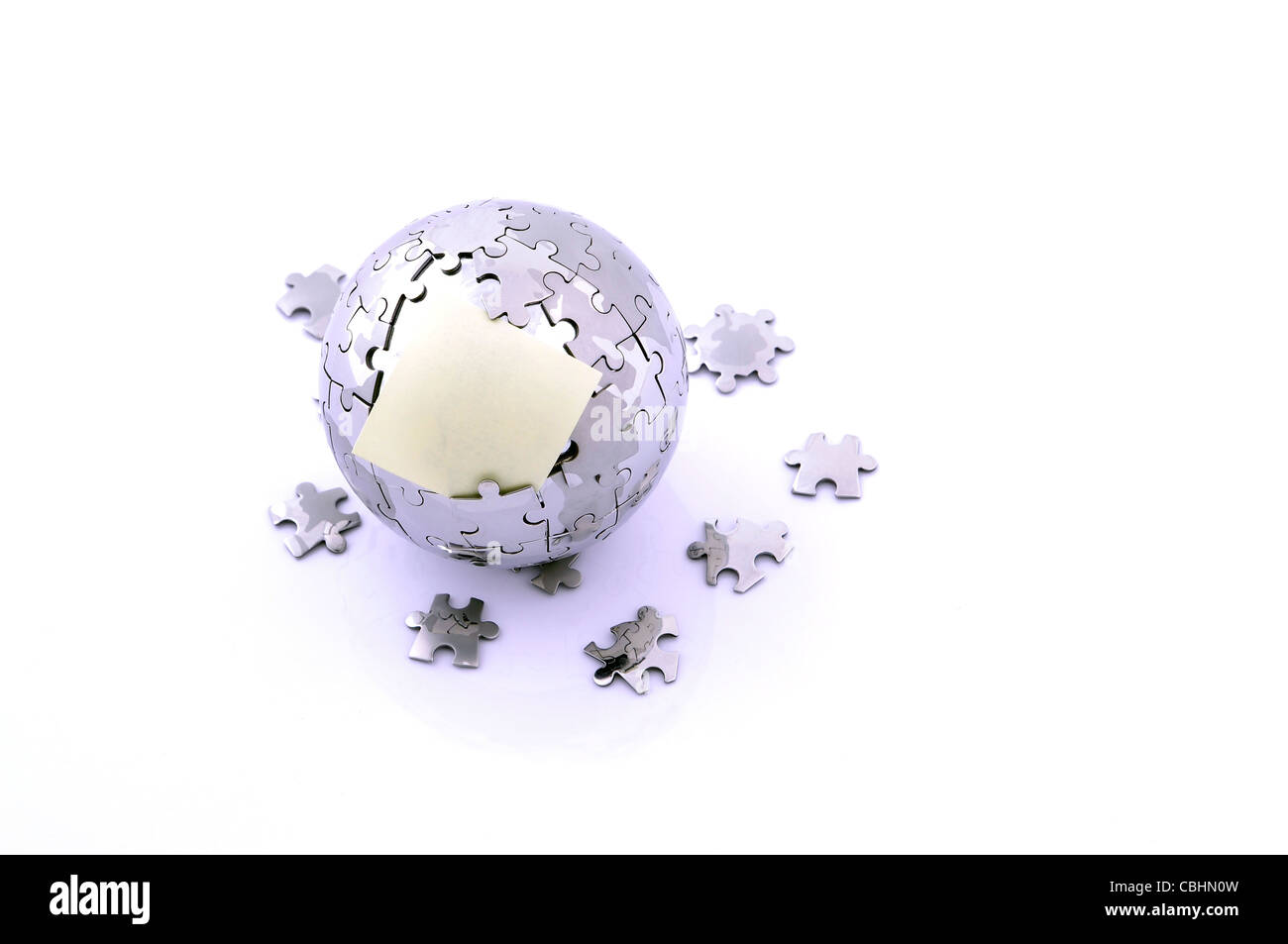 разбитый шарик новогодний. Broken ball. разбитые шарики. разбитый шар. разбитый стеклянный шар.