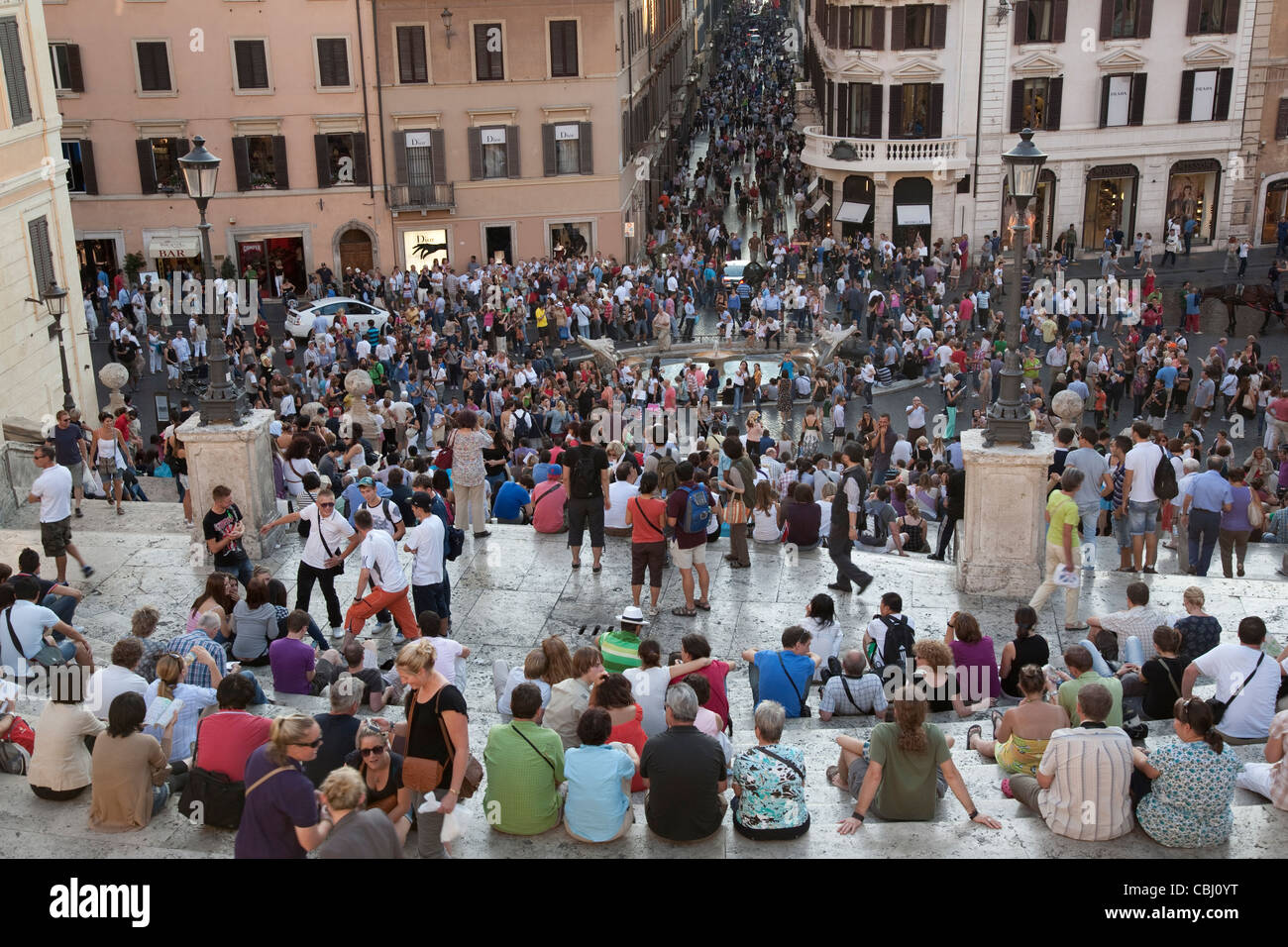 Crowd of people steps building hi-res stock photography and images - Alamy