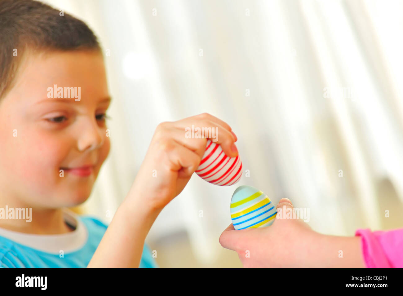 Egg knocking hires stock photography and images Alamy