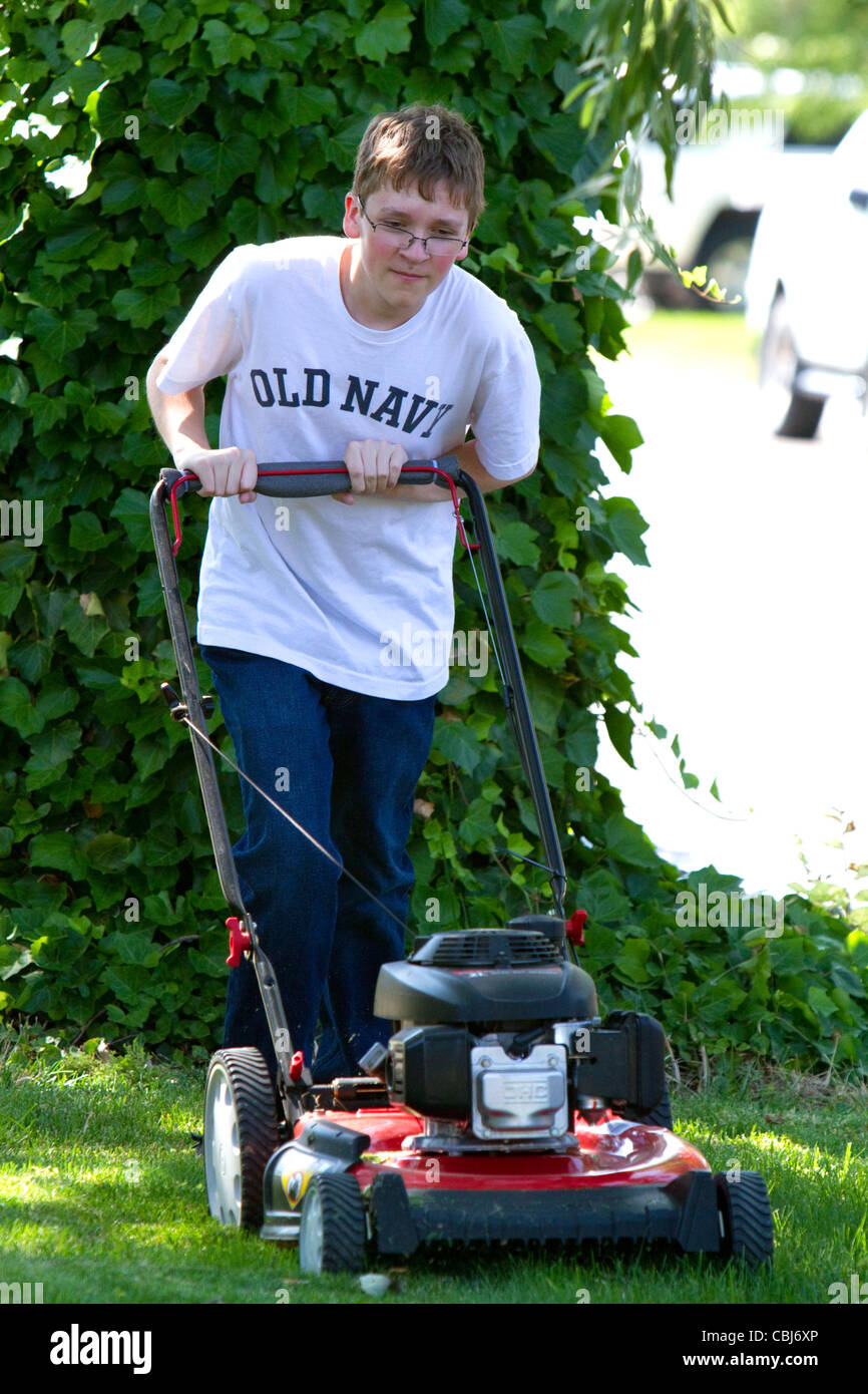 Boy mowing lawn usa hi res stock photography and images Alamy