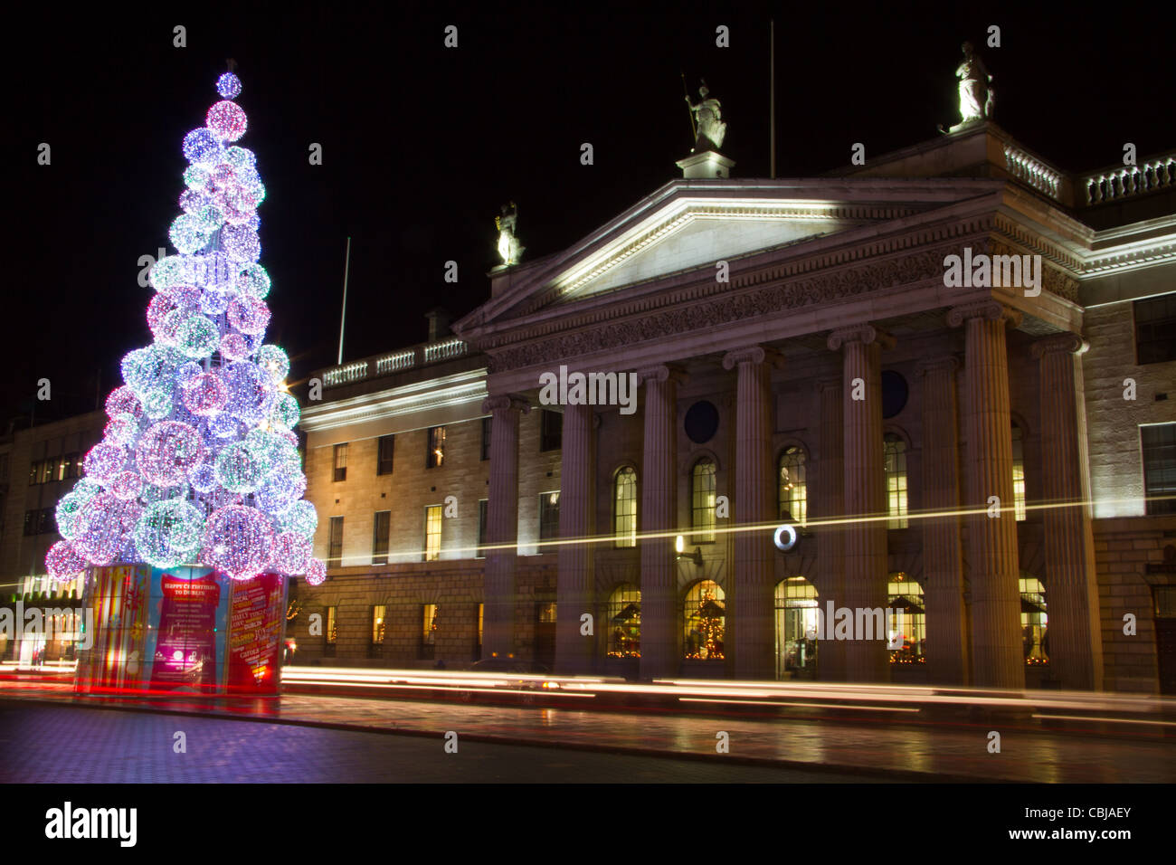 Christmas Tree on O'Connell Street, Dublin, Ireland Stock Photo Alamy