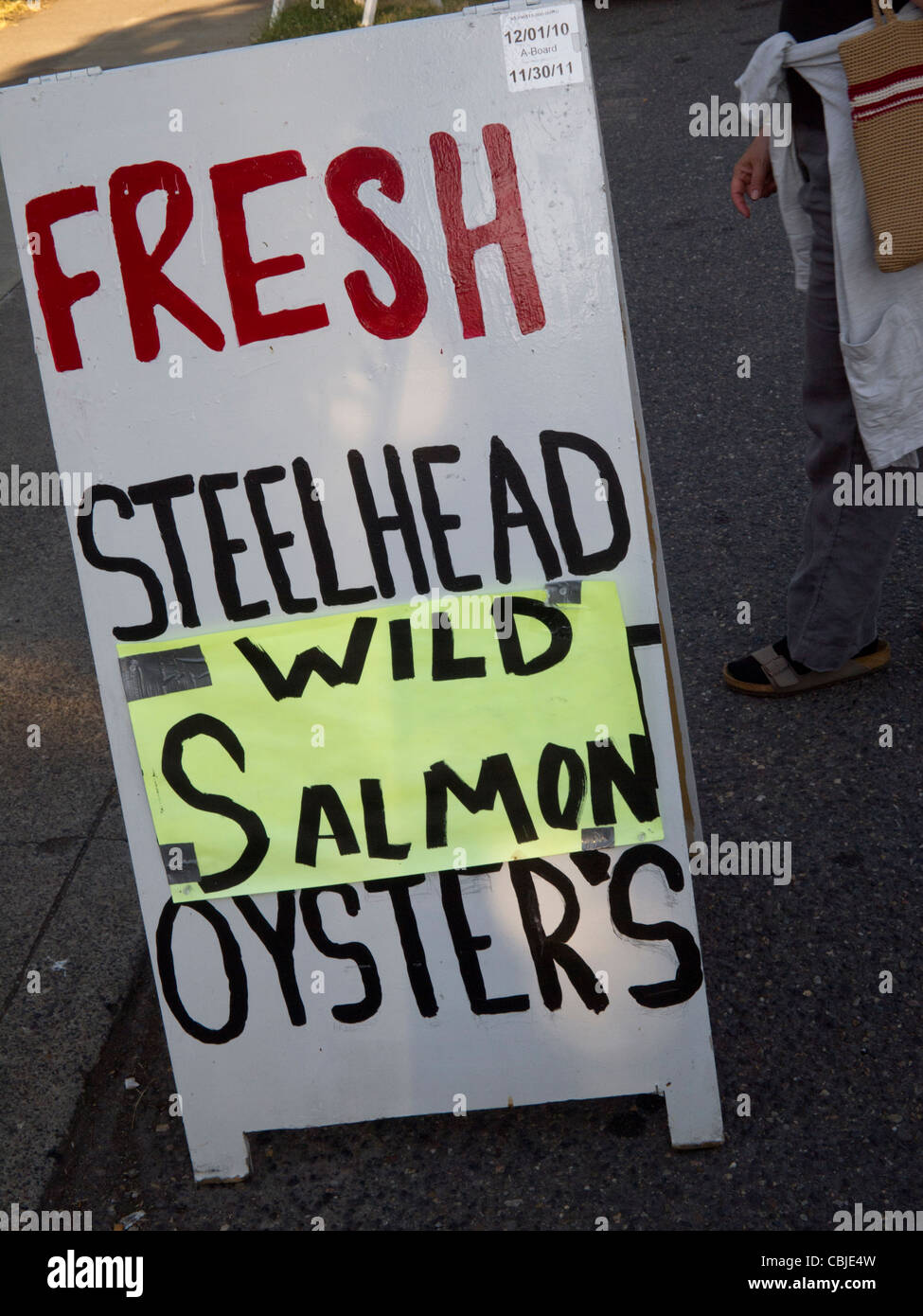 Portland Fish Sign Fresh fish sign, Food truck pod, Portland, Oregon Stock Photo - Alamy