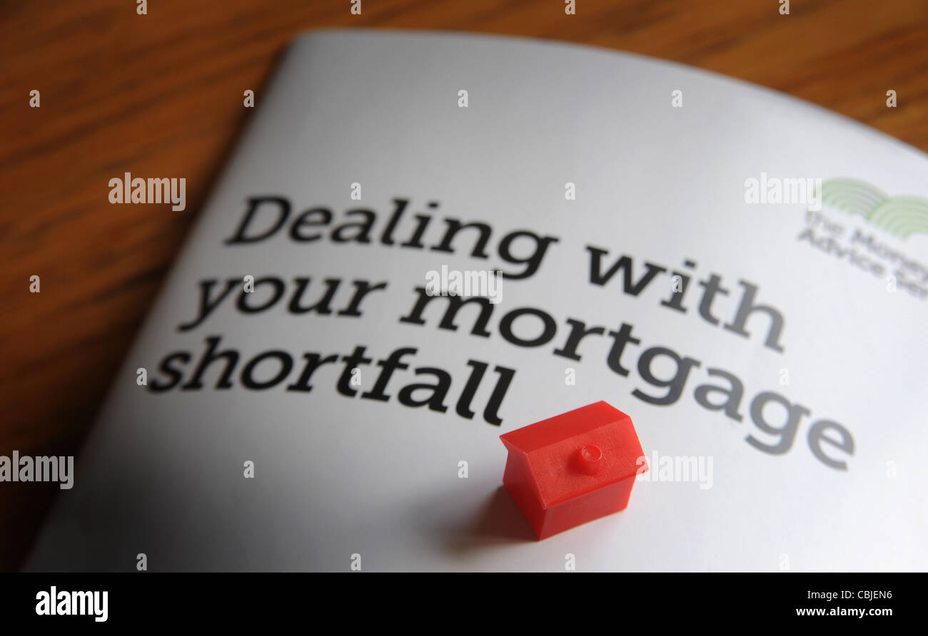 DEALING WITH YOUR MORTGAGE SHORTFALL INFO LEAFLET WITH MODEL HOUSES RE ENDOWMENT MORTGAGE SHORTFALL MORTGAGES NEGATIVE EQUITY UK Stock Photo