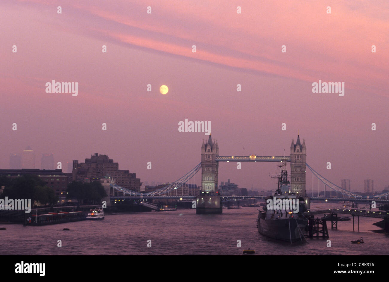 Full moon london hires stock photography and images Alamy