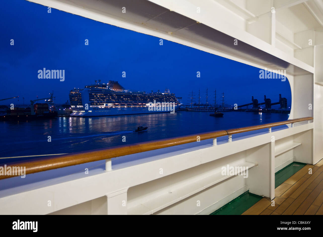 Cruise ship arcadia promenade deck hi-res stock photography and images ...