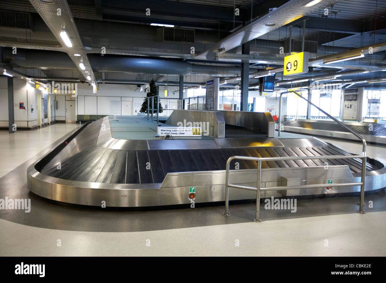 empty luggage carousel heathrow terminal 1 london england united kingdom uk Stock Photo Alamy