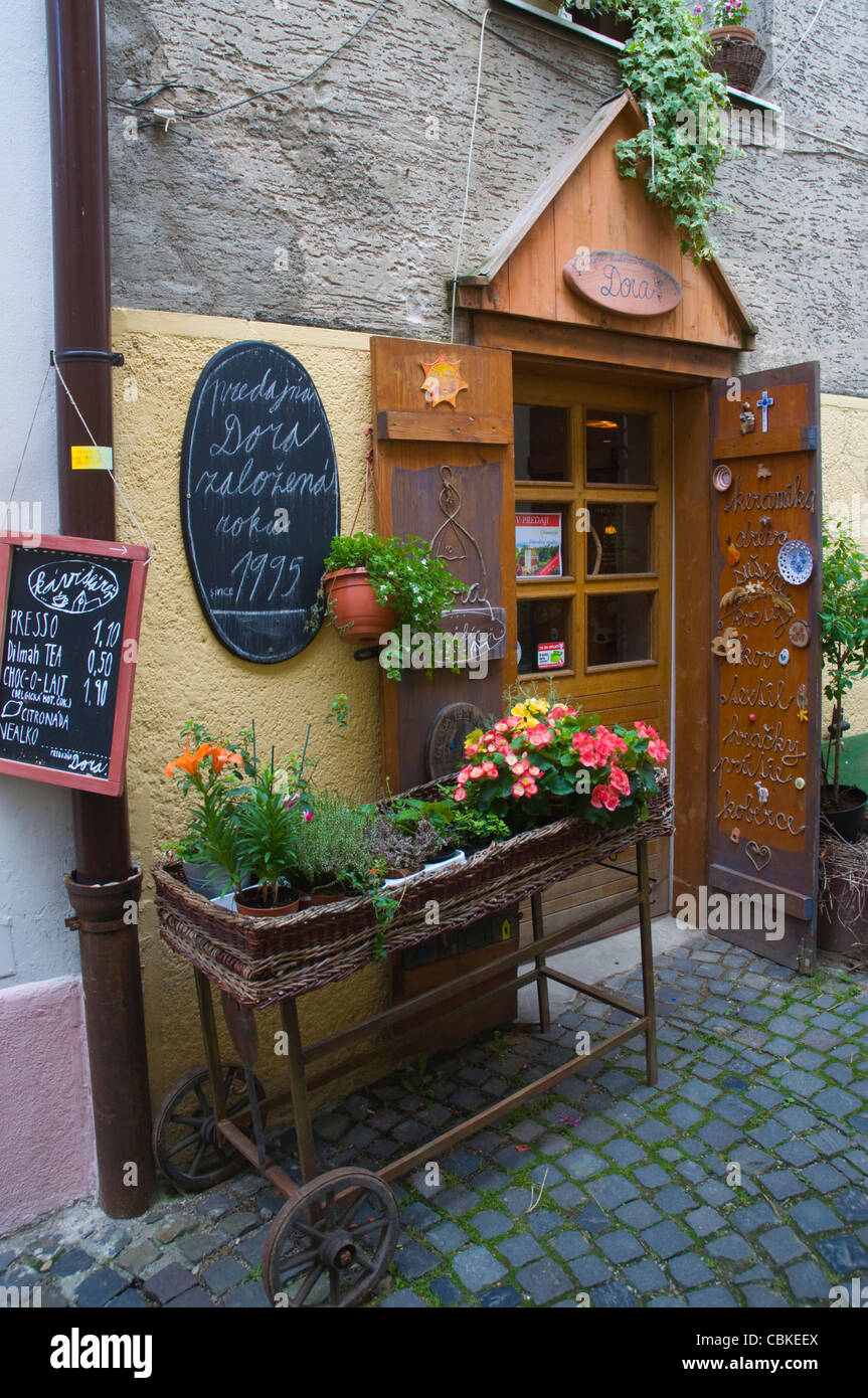 Cafe exterior hi-res stock photography and images - Alamy